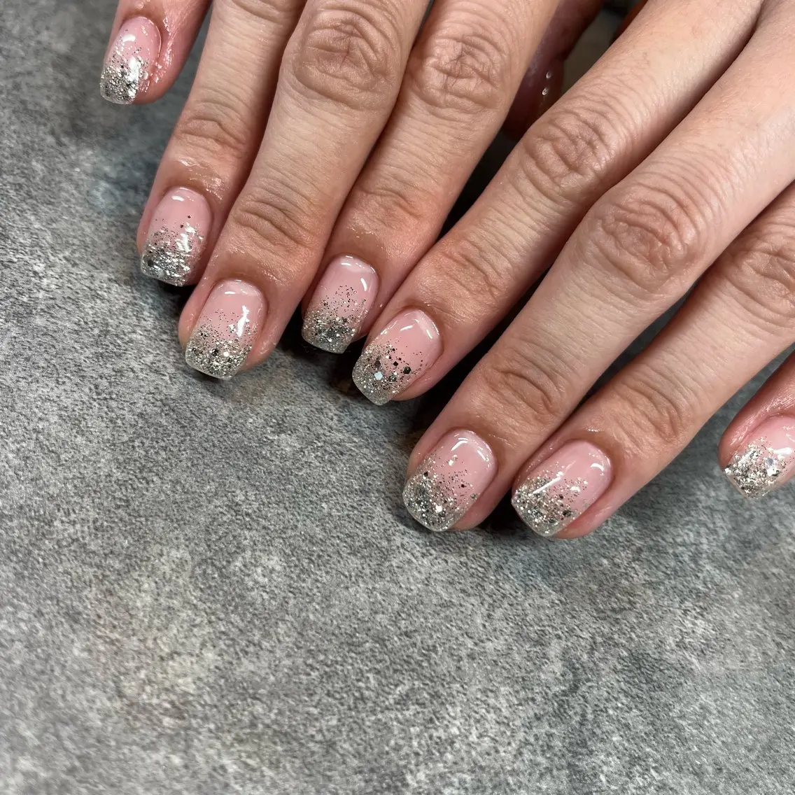 ネイル グラデーション ラメ(グリッター) ラメグラデーション salon akua nail＆リラクのマツエク・マツパデザイン