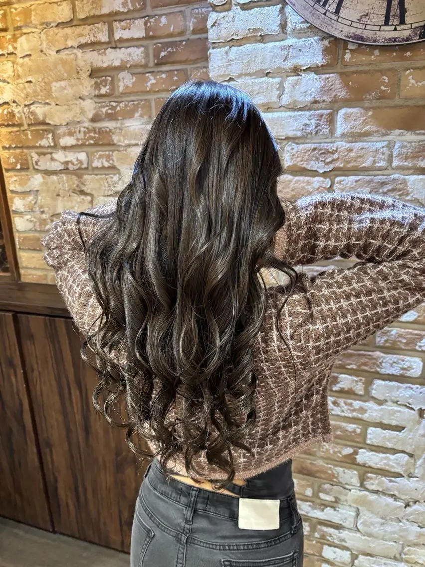 ロング カラー ヘアアレンジ アッシュ ミント 小泉 ゆあのヘアスタイル
