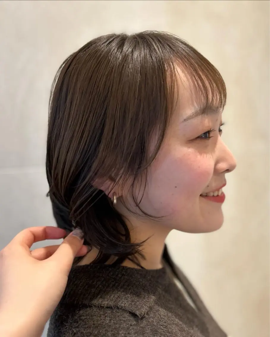 ミディアム カラー ミディアムパーマ アッシュ 透明感カラー イルミナカラー くびれヘア ヒグチ リンのヘアスタイル
