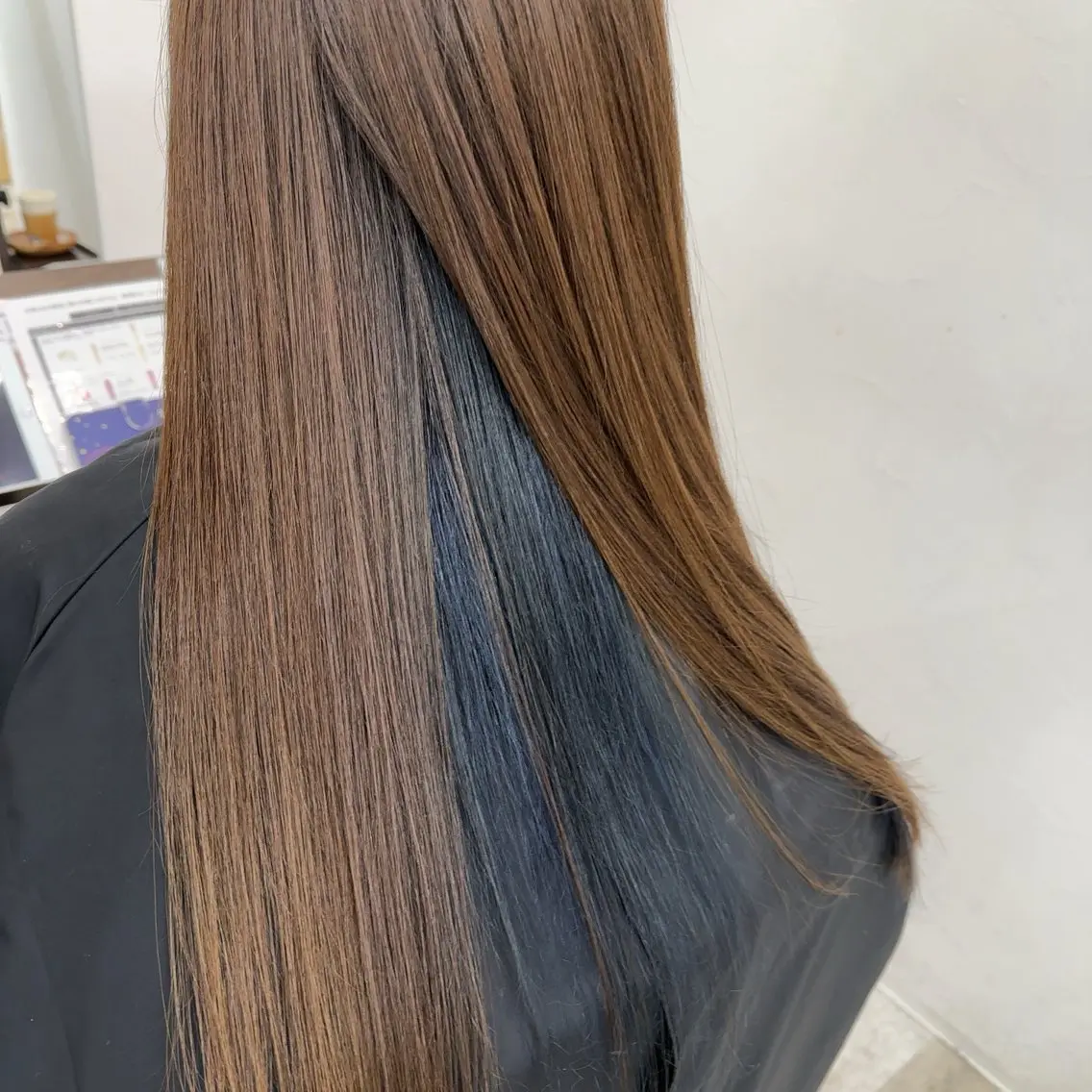 ロング カラー ブリーチ ブルーカラー インナーカラー カット ヘアカラー トリートメント 佐藤 はるとのヘアスタイル
