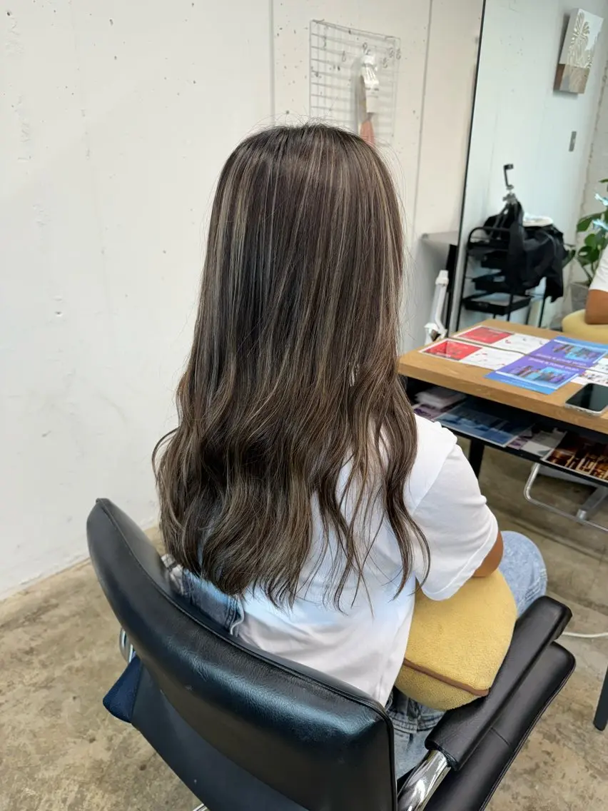 ロング yuuka🌻 ハイライト/艶カラーのヘアスタイル