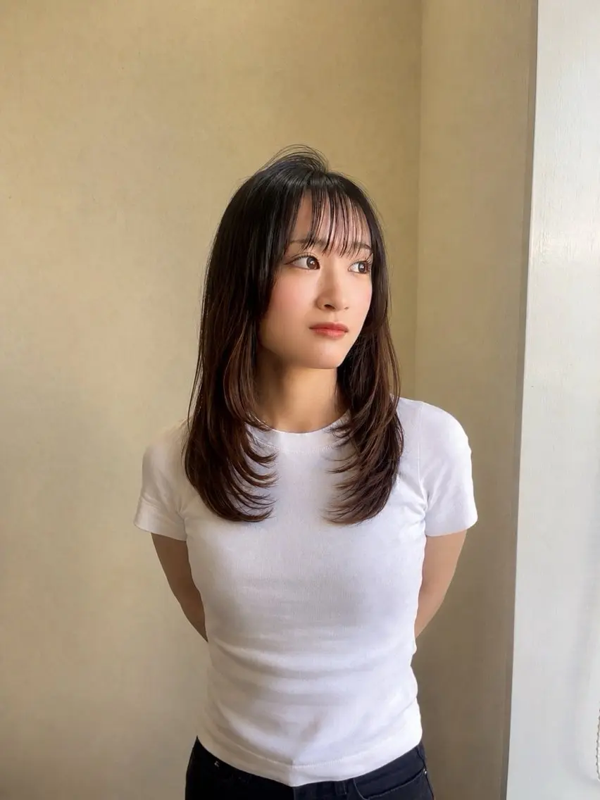 ミディアム カット 喜屋武 美月のヘアスタイル