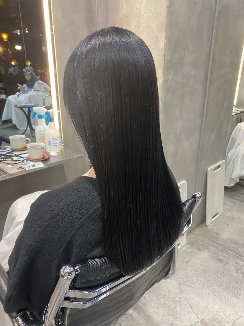 カラー 黒髪 ブルーカラー ブルーブラック カット ヘアカラー トリートメント 透明感カラー🌿 グレージュ🐺陽介のヘアスタイル