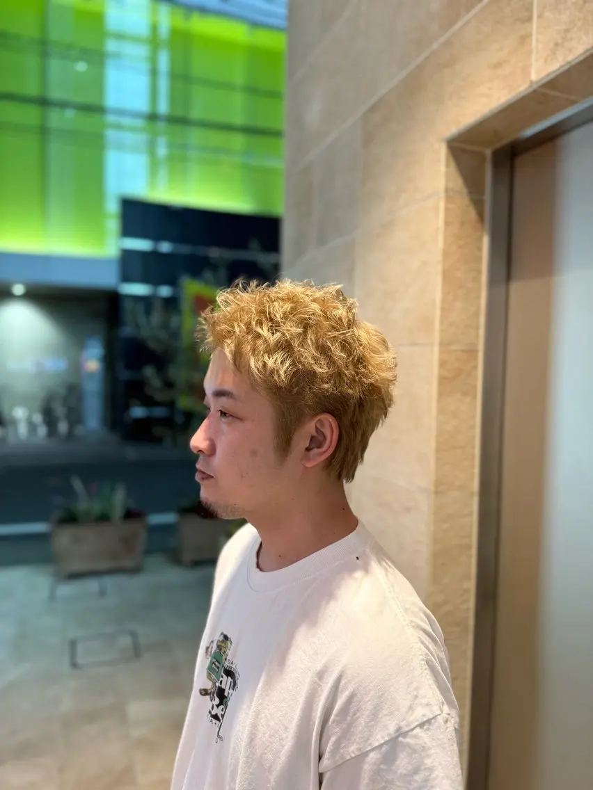 ショート カラー メンズ メンズブリーチ メンズハイトーン ブリーチ ハイトーンカラー ショートヘア ヘアカラー パーマ・カラー特化/ メンズ美容師米田幸平のヘアスタイル