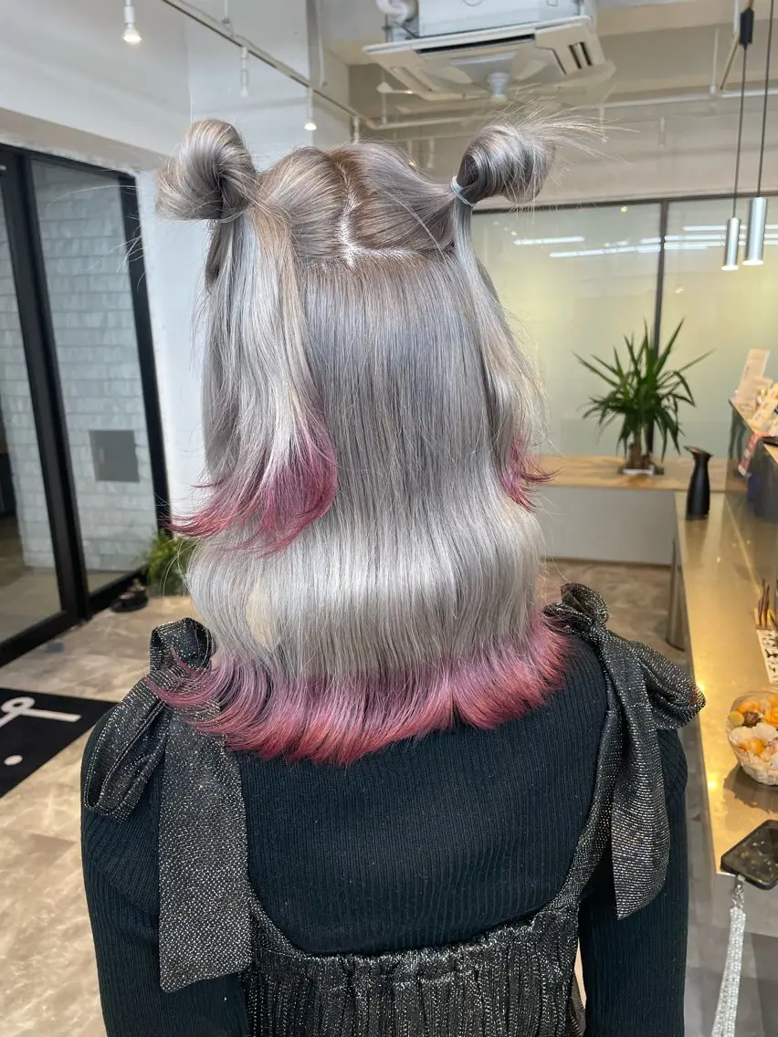 カラー ブリーチ デザインカラー ダブルカラー シルバー ヘアカラー ✨似合わせショート、 ボブ✨豊田拓真のヘアスタイル