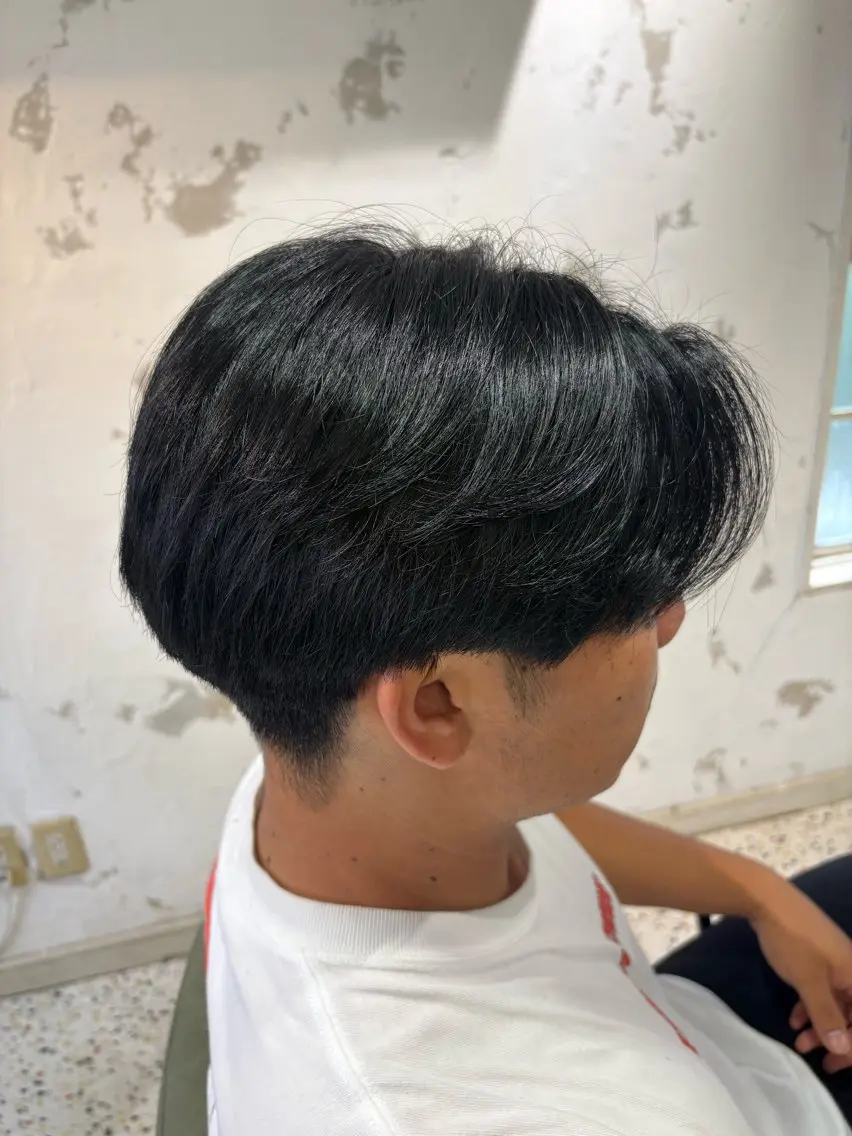 ショート カラー メンズ 黒髪 カット ヘアカラー 中澤 衿葉のヘアスタイル