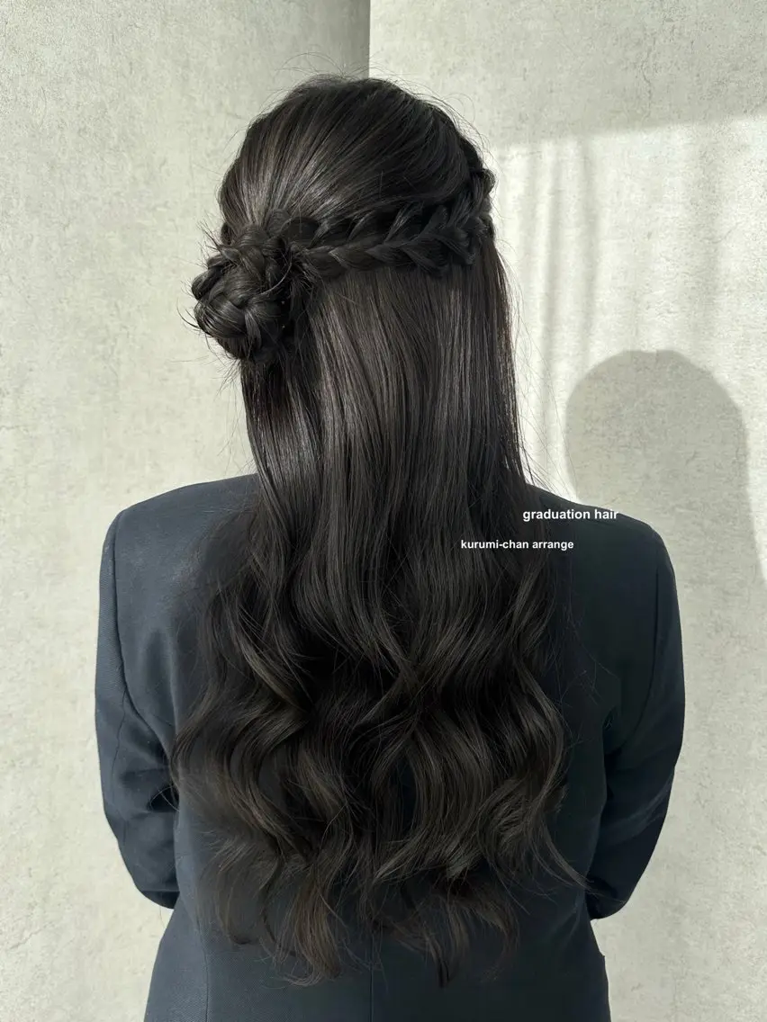 ロング ヘアアレンジ 卒業式のヘアスタイル ヘアセット 韓国レイヤーカット/ 艶カラー/ noaのヘアスタイル