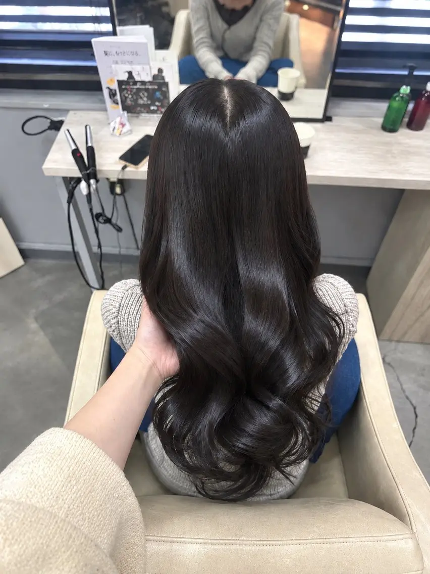 ロング カラー ブラウンカラー ショコラブラウン ヘアカラー トリートメント 羽成 優衣菜のヘアスタイル