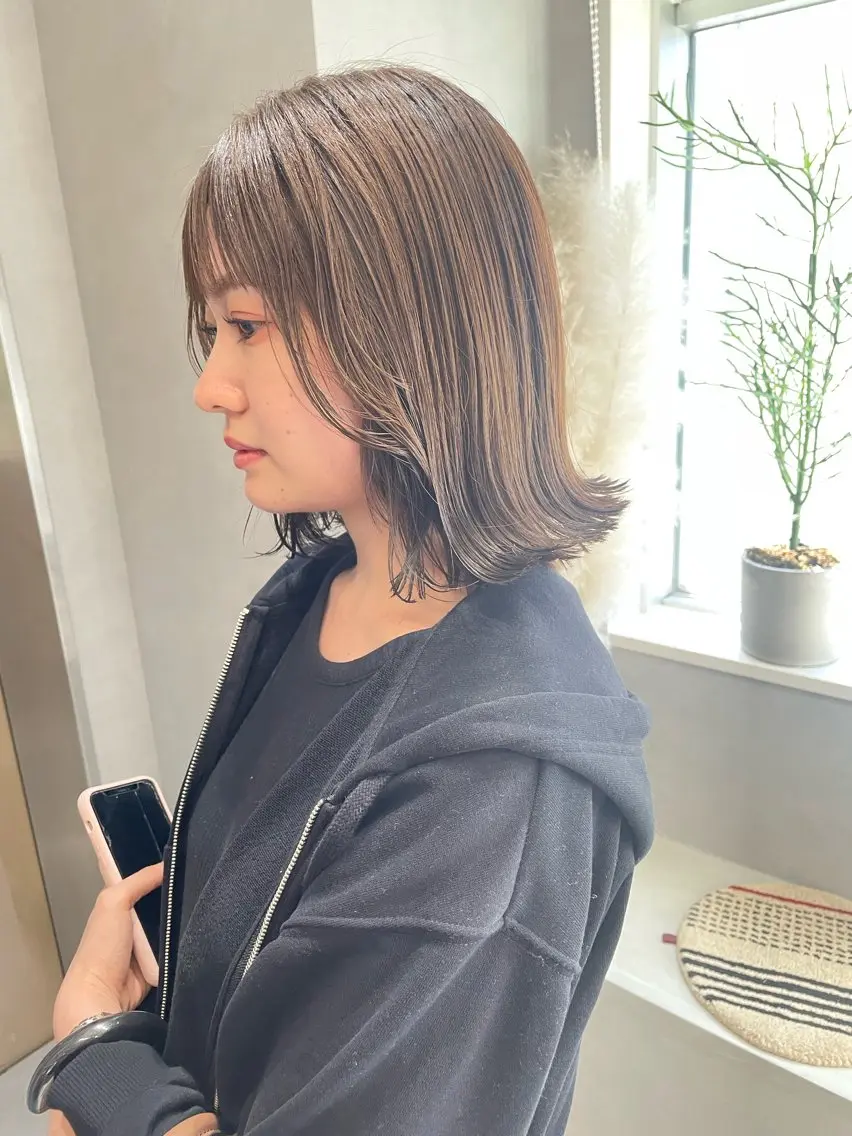ミディアム カラー ボブ yui/ layer cutのヘアスタイル