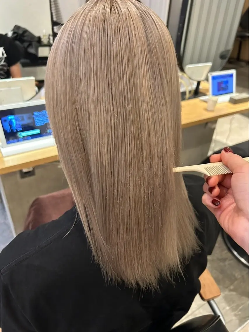ロング カラー ベージュカラー ブリーチ 透明感カラー ヘアカラー 似合わせレイヤー×ブ リーチカラーmeguのヘアスタイル