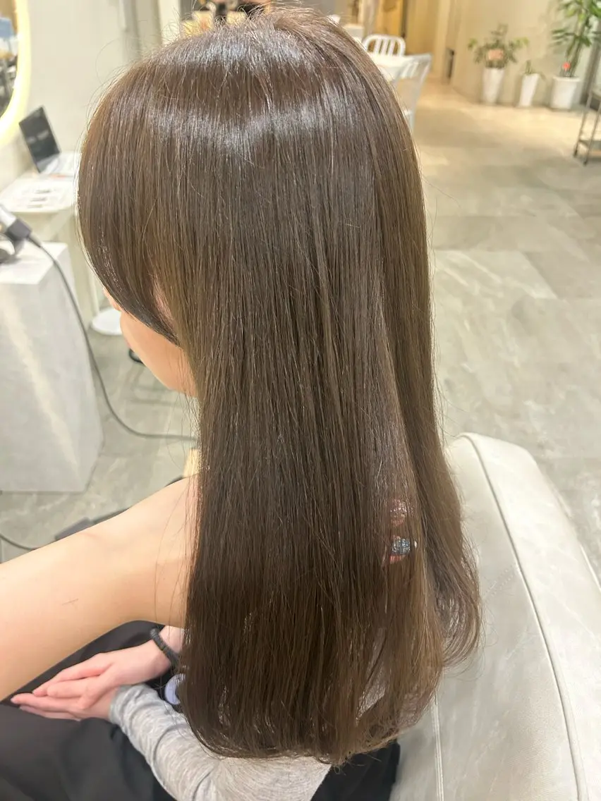 ロング カラー グレージュ オリーブグレージュ オリーブグレー カット ヘアカラー トリートメント 透明感カラー レイヤー/むつきのヘアスタイル