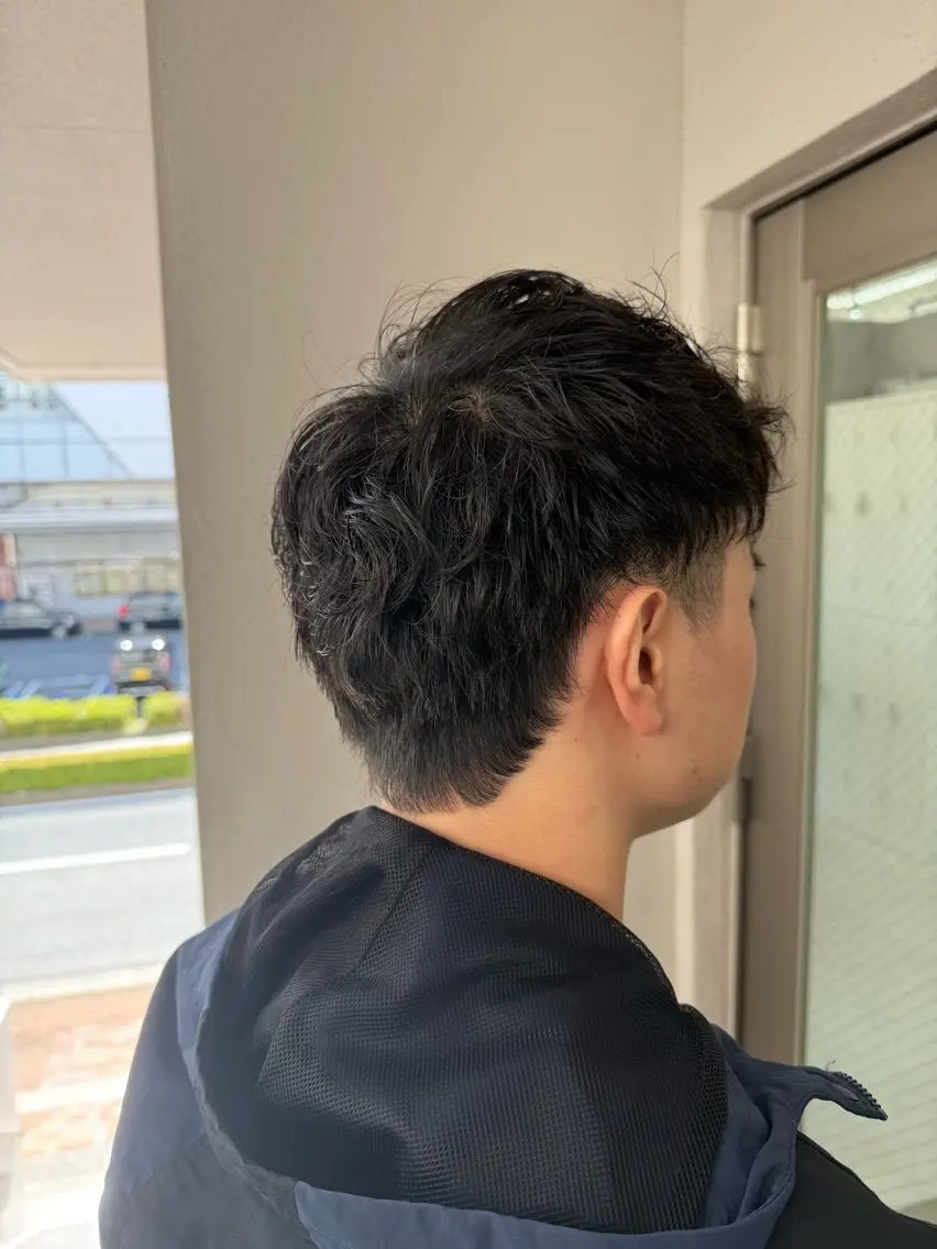 ショート メンズ センターパート ダウンパーマ フェザーパーマ メンズハイライト メンズ韓国風 藤崎百道メンズカット Zina/森井唯央のヘアスタイル