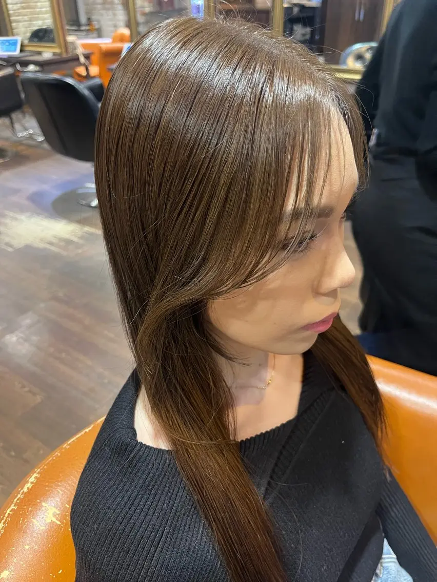 ロング カラー 小泉 ゆあのヘアスタイル