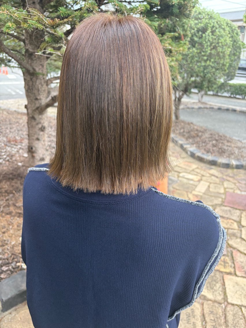カラー ベージュカラー ブラウンカラー オリーブベージュ ヘアカラー ヘアルームフラット mei🎀🌟のヘアスタイル