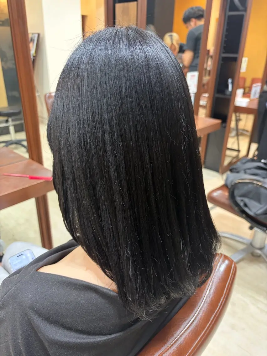 セミロング カラー 黒髪 ブルーカラー ブルーブラック ヘアカラー 西村 瑠菜のヘアスタイル