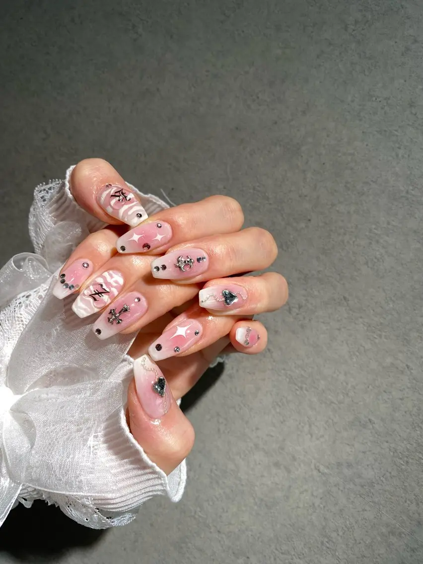ネイル ハンドネイル I-nailロング /ワンホン/キラキラのネイルデザイン