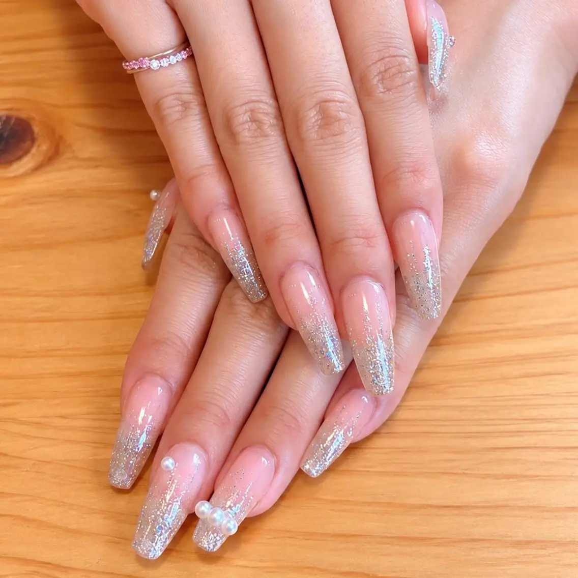 ネイル グラデーション キラキラネイル ラメ(グリッター) ラメグラデーション ロングネイル ハンドネイル ネイルサロン💎 Bibiのネイルデザイン