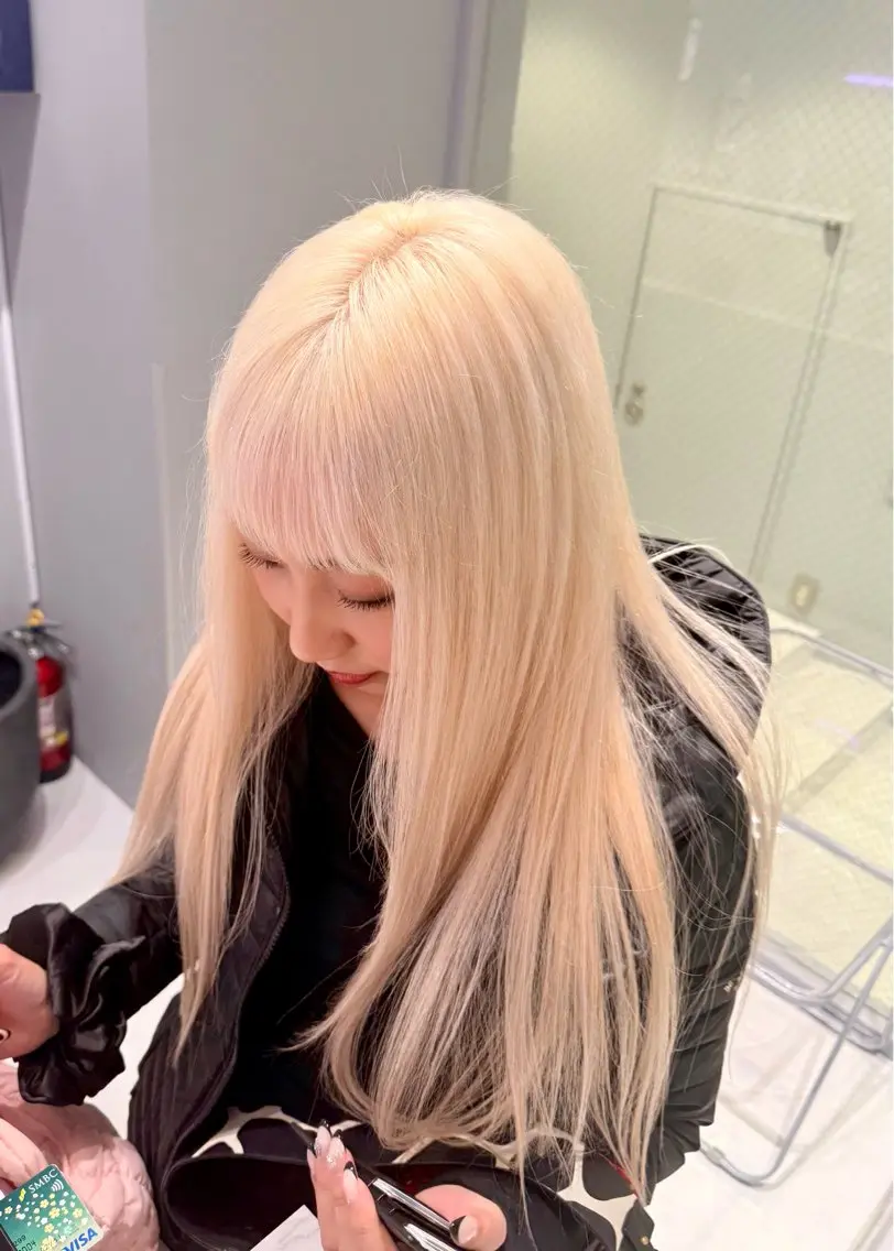 ロング カラー カット ヘアカラー トリートメント ハイトーンレイヤー 顔まわりSOTAのヘアスタイル