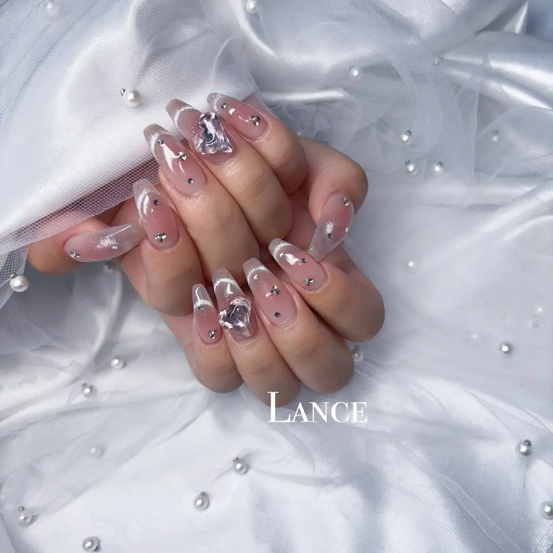 ネイル オーロラネイル キラキラネイル 韓国ネイル 春ネイル ワンホンネイル ハンドネイル Lance nailのネイルデザイン