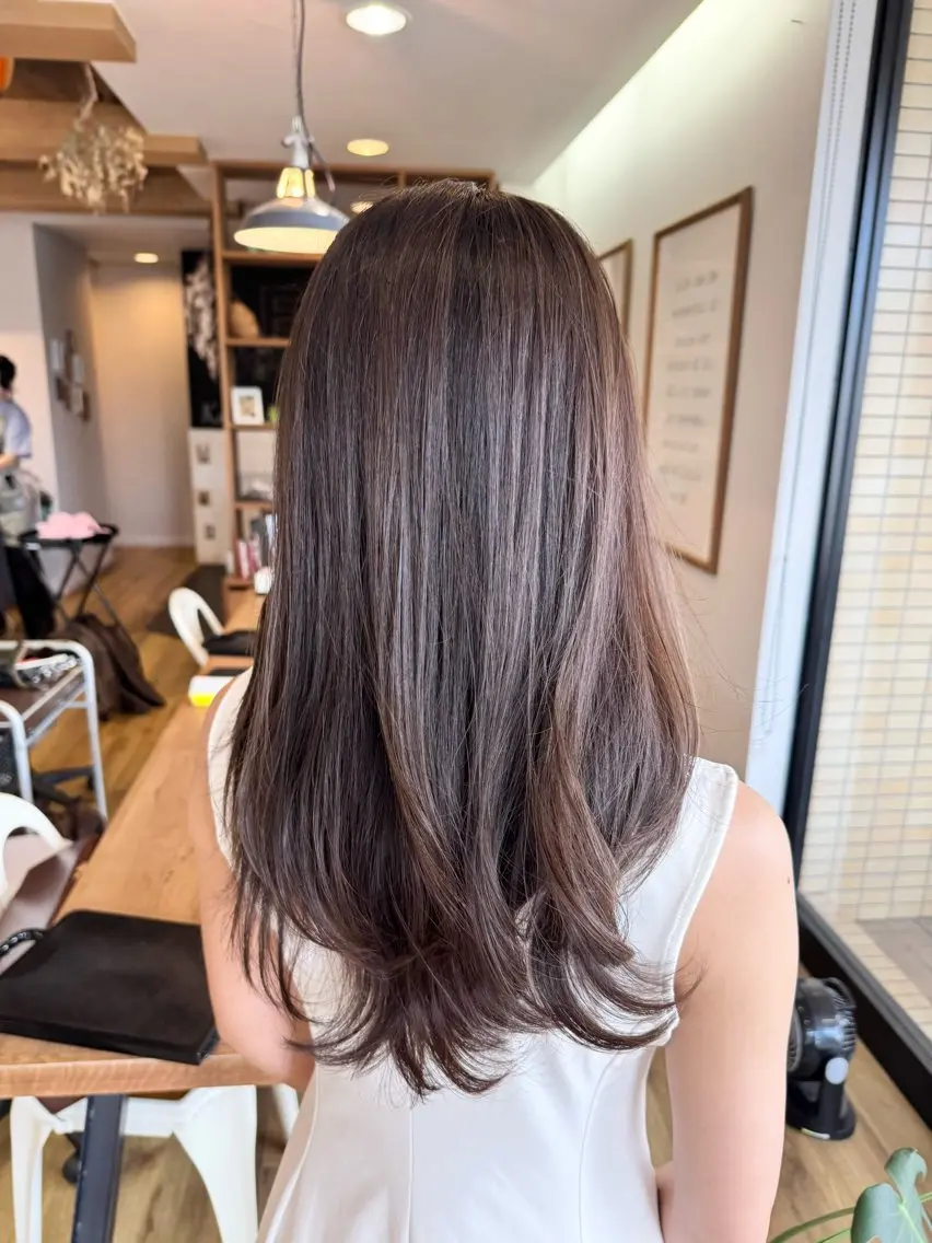 ロング カラー アッシュ ベージュカラー ヘアカラー トリートメント ツキダテ ユイのヘアスタイル