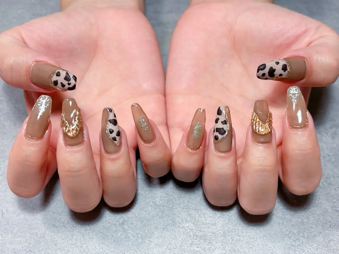 ネイル アートネイル ジェルネイル ハロウィン マグネットネイル 持ち込み ハンドネイル ハンドケア 💫ゆか_ Nailartistのネイルデザイン