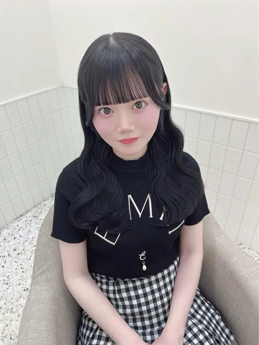 ロング カラー 新井 凪のヘアスタイル