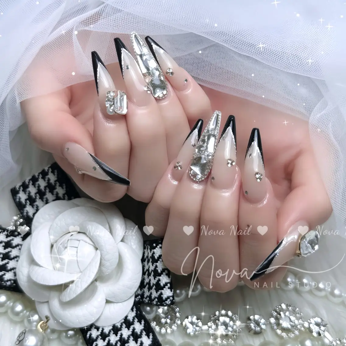 ネイル フラッシュネイル ジェルネイル キラキラネイル 韓国ネイル マグネットネイル ハンドネイル ハンドケア Kitty Nail Novaのネイルデザイン