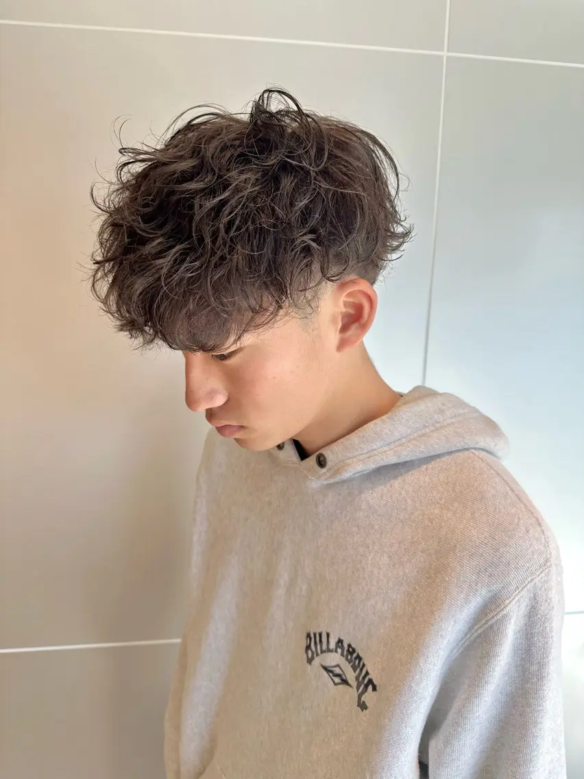 ミディアム パーマ メンズ ミディアムパーマ メンズパーマ 波巻きパーマ 🔥メンズ特化/ パーマ＆カット🌀のヘアスタイル