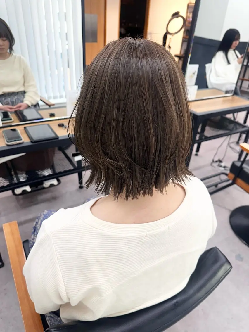 ミディアム カラー パーマ ヘアアレンジ メンズ キッズ カット ヘアカラー レイヤーカット/ 巻ける縮毛矯正のヘアスタイル