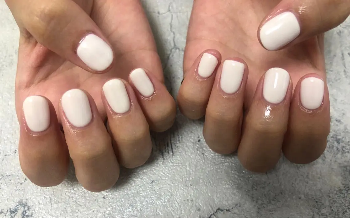 ネイル ワンカラーネイル ホワイト ハンドネイル mogunail &blowのネイルデザイン