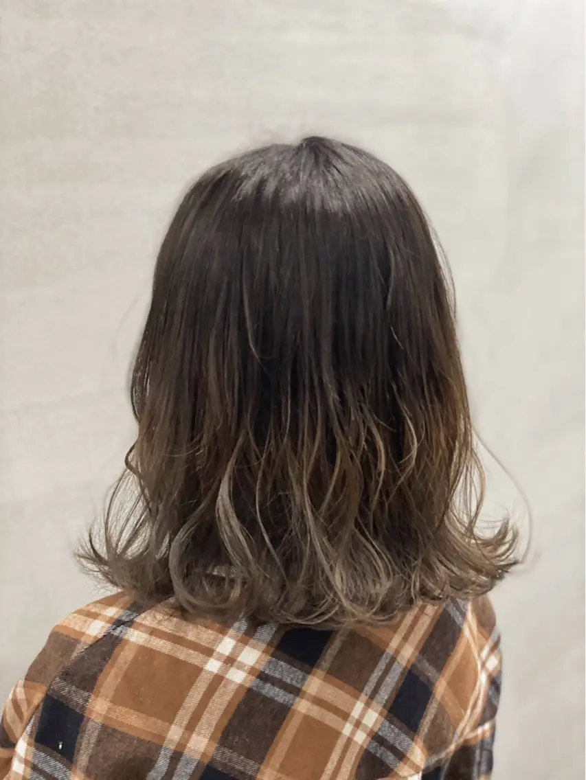 ミディアム カラー KAYO カラー得意です^^のヘアスタイル