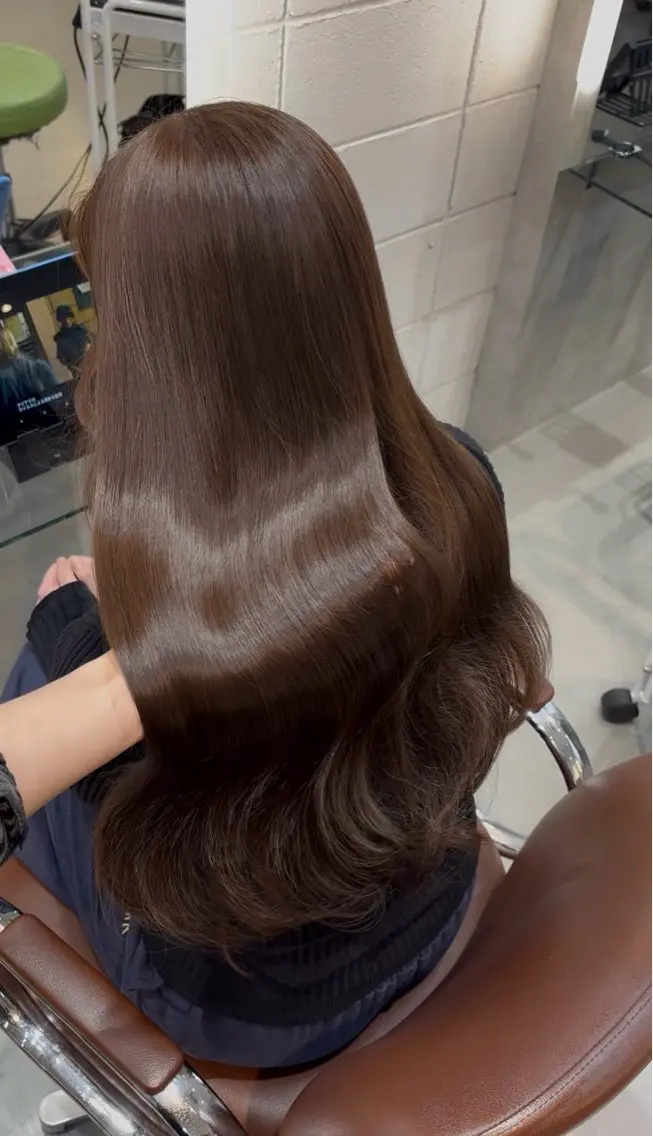 ロング ヘアカラー chic 渡辺 桃羽のヘアスタイル