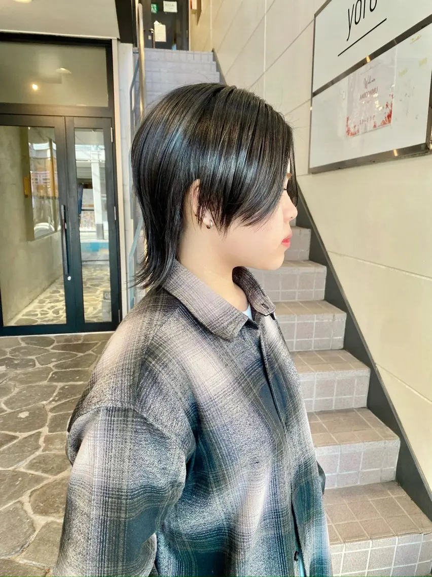 ショート カラー 透明感カラー グレージュ ウルフカット SHICUNEアサミ /ショート/メンズのヘアスタイル