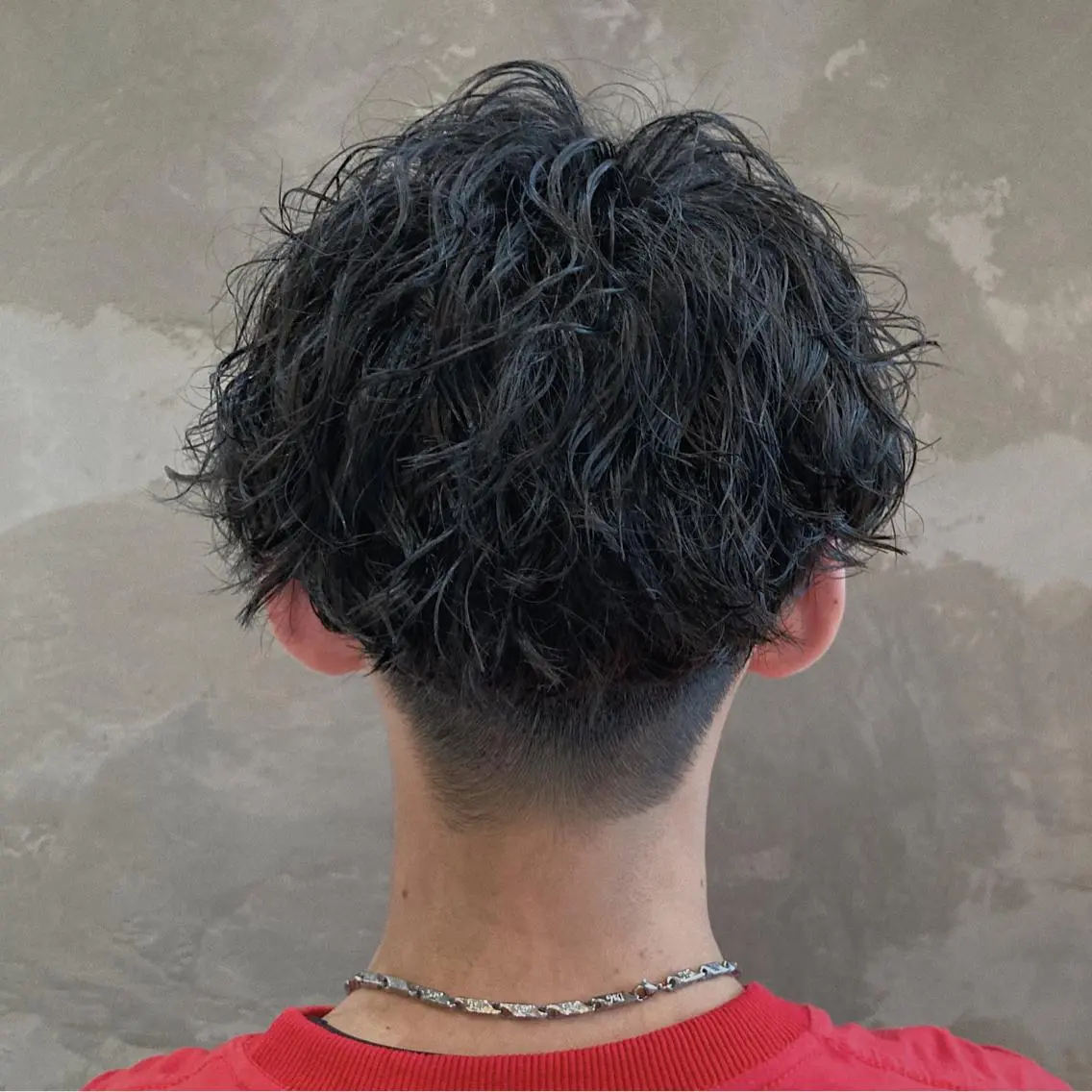 ショート パーマ メンズ センターパート 波巻きスパイラルパー マ/シャドウパーマ駿のヘアスタイル
