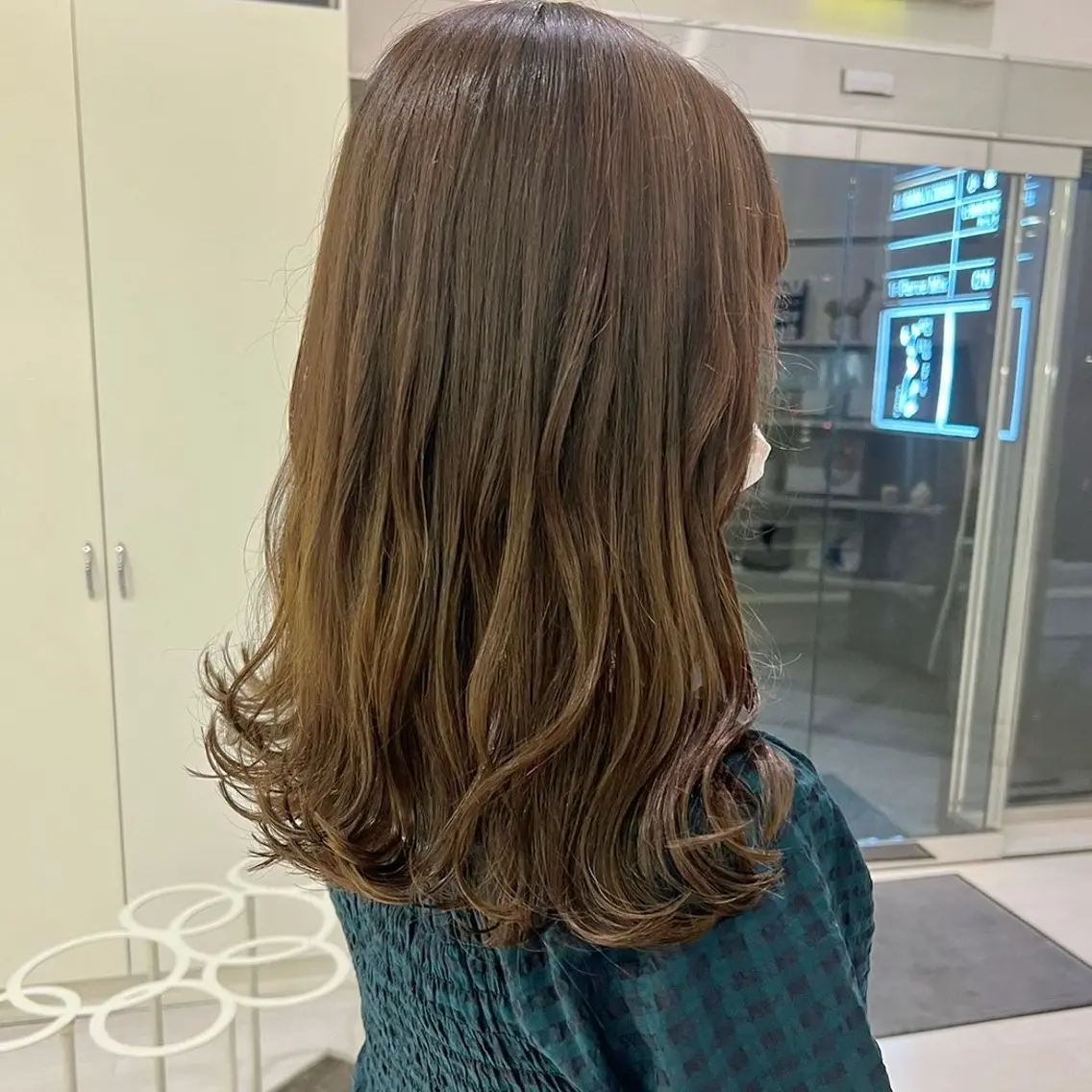 セミロング カラー ヘアカラー ParveMix￤ 大賀さつき🍨🤍のヘアスタイル