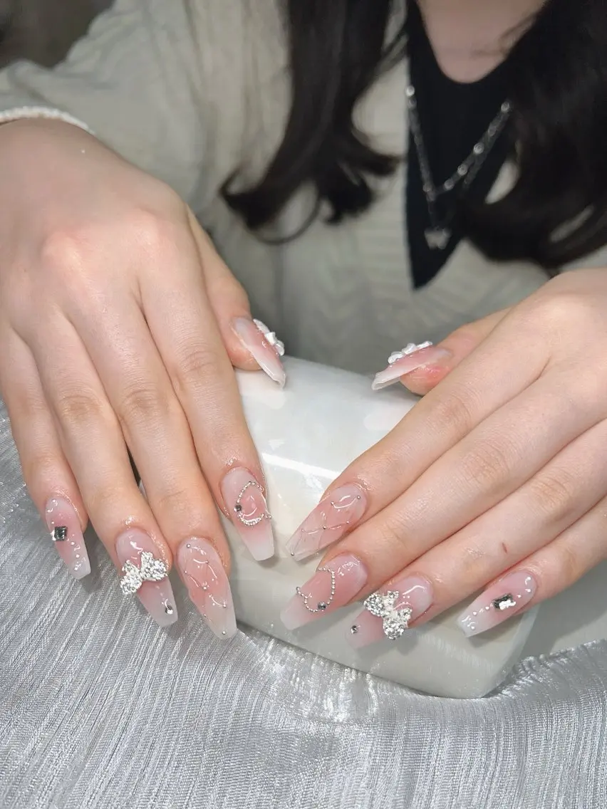 ネイル ハンドネイル Lee Nailsのネイルデザイン