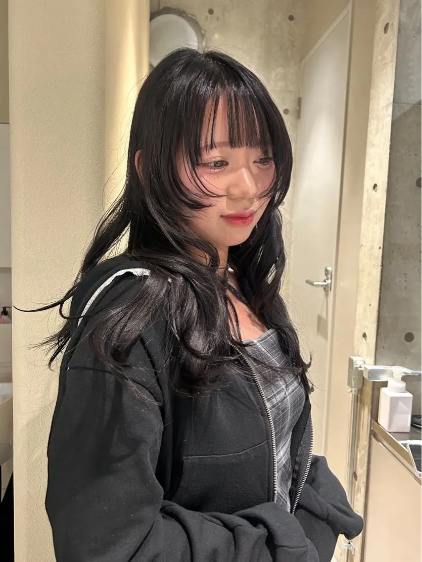 ロング カラー 黒髪 ヘアカラー RIKO ワンカラー🫧のヘアスタイル