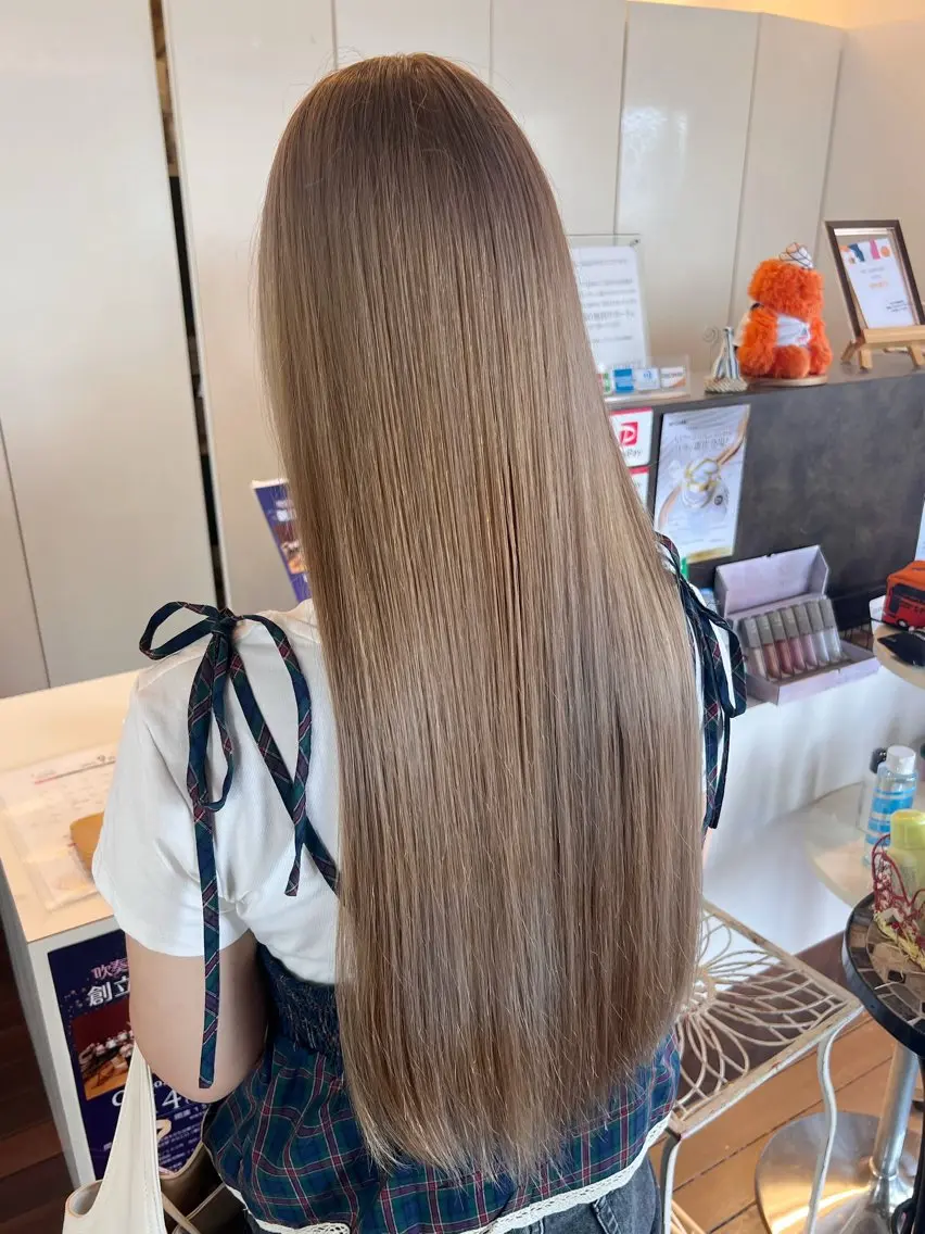 ロング カラー ヘアカラー 草薙メンズ縮毛矯正 💫緒方美柚のヘアスタイル