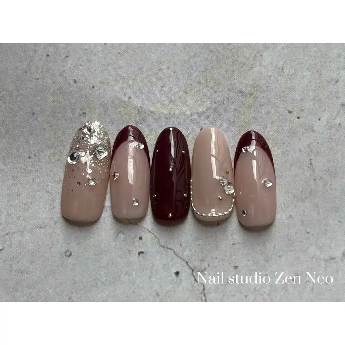 ネイル ボルドー ストーンネイル ハンドネイル Zen Neo / SEINA🎀のネイルデザイン