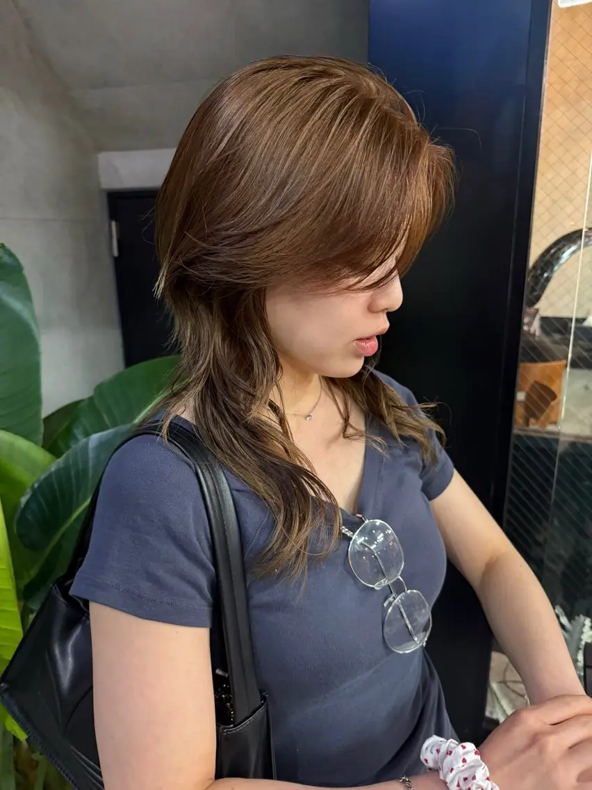 セミロング セミロングパーマ レイヤーカット カット ヘアカラー レイヤーカット\ウル フ　chinatsuのヘアスタイル