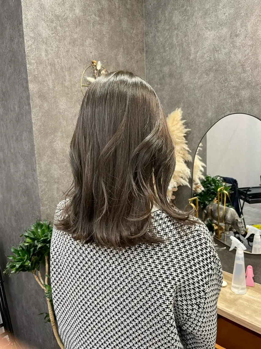 ミディアム カラー ベージュカラー 透明感カラー オリーブベージュ いなみね はるきのヘアスタイル