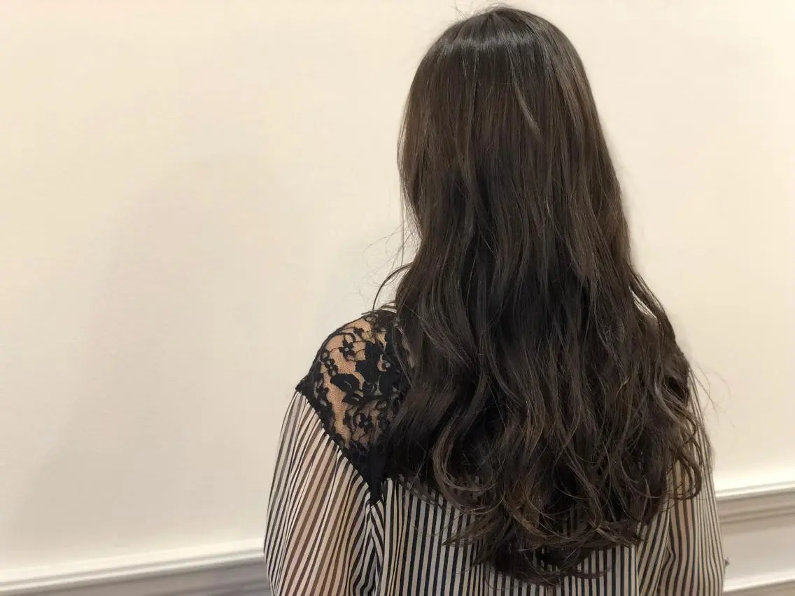 ロング カラー アッシュ ベージュカラー ひろせ かなのヘアスタイル