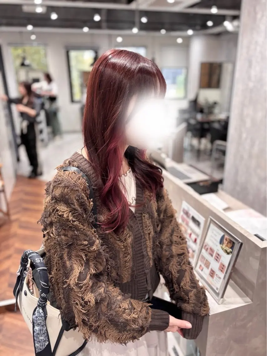ロング カラー インナーカラー ピンクカラー レッドカラー バイオレットカラー ロング カット ヘアカラー トリートメント 詩乃🎀ピンク 暖色系🫧レイヤーのヘアスタイル