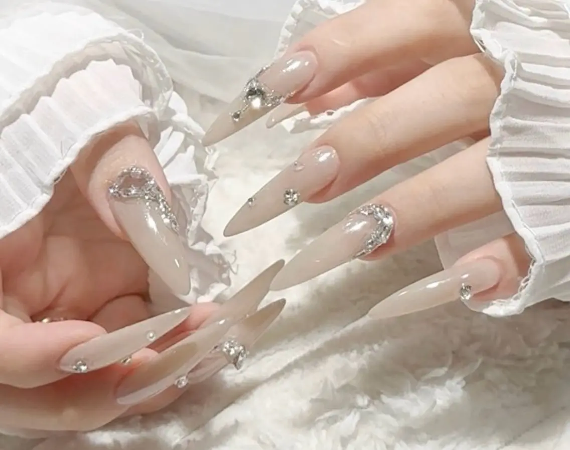 ネイル オーロラネイル ブラウン フラッシュネイル フラワーネイル ホログラムネイル ハンドネイル ハンドケア REI NAILS SALONのネイルデザイン