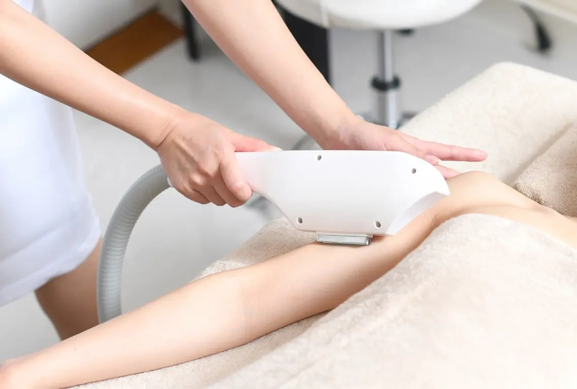 【ハイブリッド脱毛 】 肘下または肘上★各2500円 IPL×SHRのハイブリッド脱毛で美肌&時短でツルツルに✨の写真