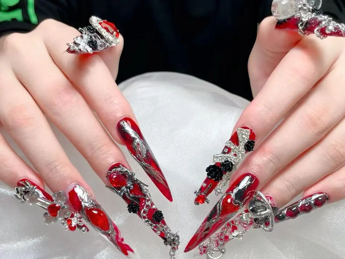 ネイル 長さ出し キラキラネイル 韓国ネイル ロングネイル マグネットネイル ハンドネイル ハンドケア Yuki🌸 nailのネイルデザイン