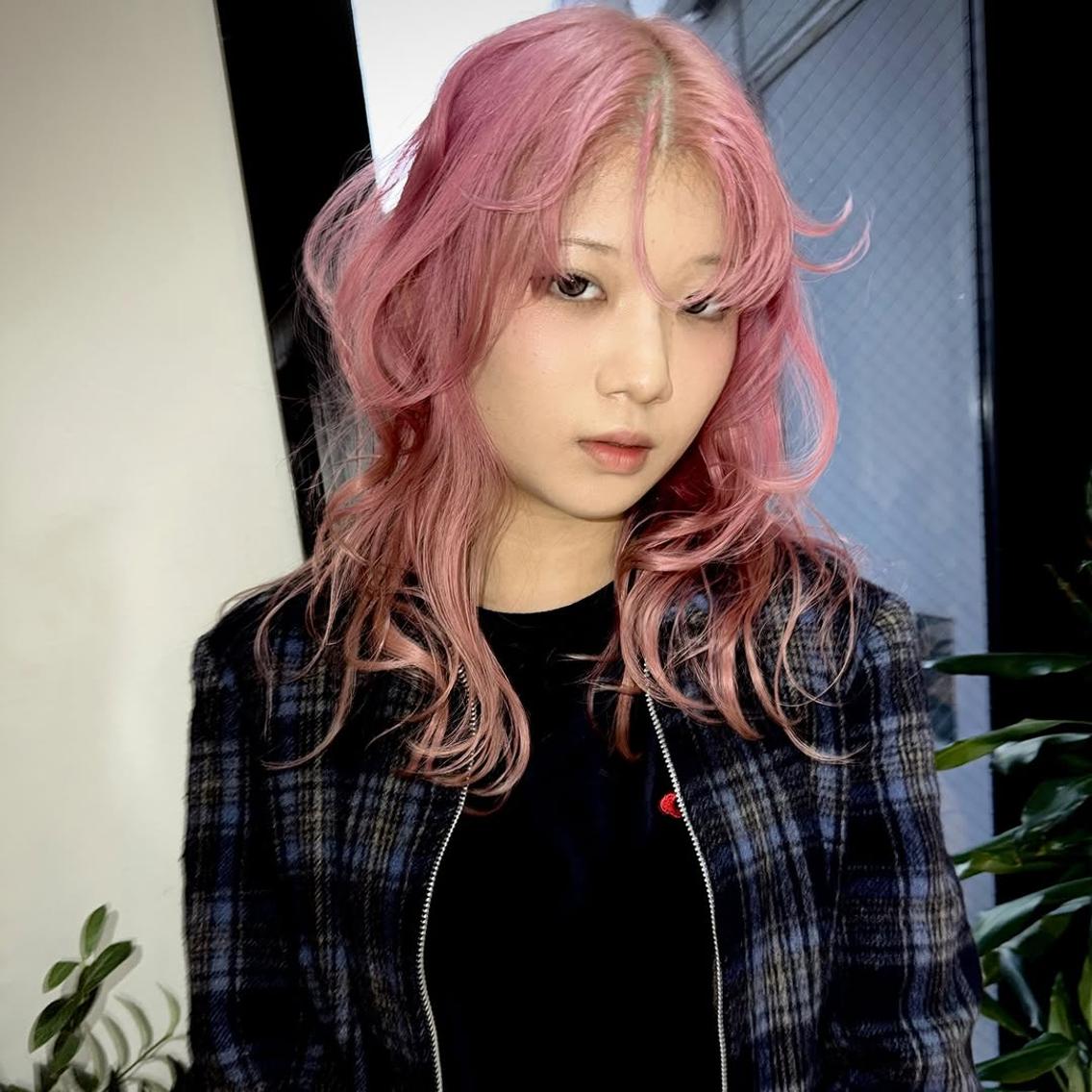 ミディアム カラー レイヤーカット ウルフカット ウルフ/レイヤー /ブリーチ/心斎橋のヘアスタイル