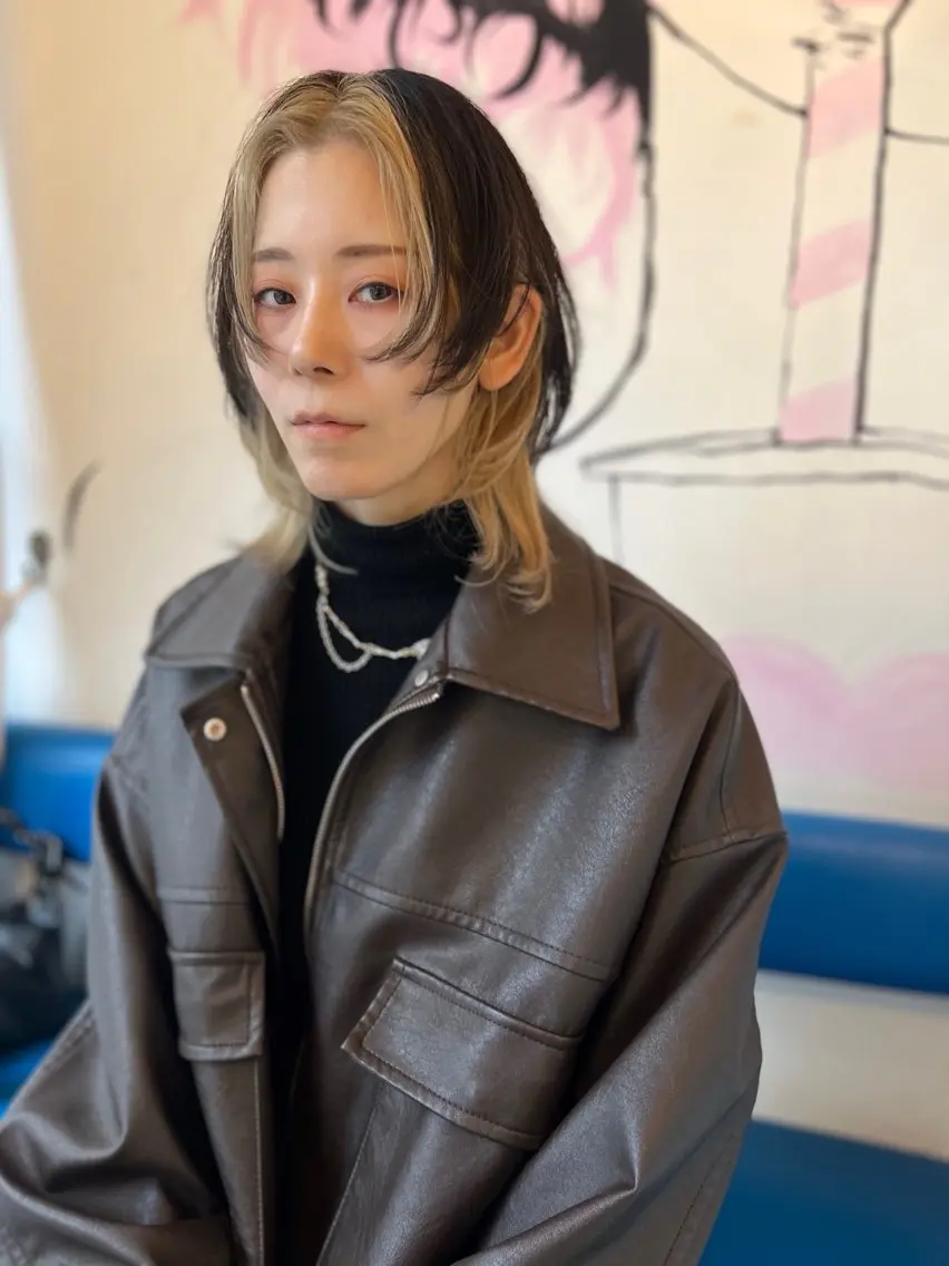 ミディアム カラー ウルフカット 幸下 美佳のヘアスタイル