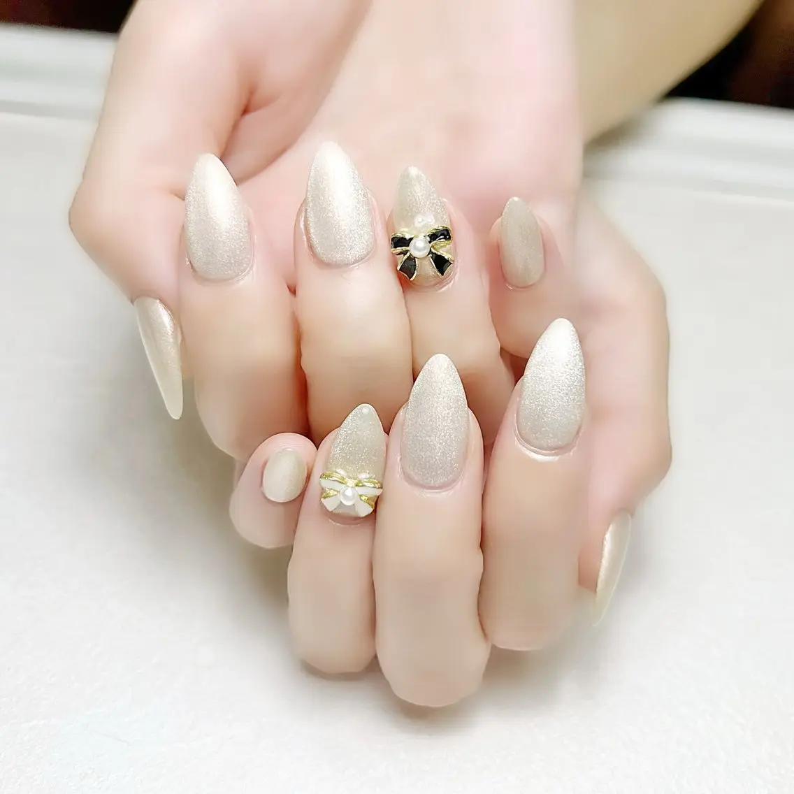 ネイル ゴールド マグネットネイル オフィスネイル ワンカラーネイル リボン rouse nail RISATOのネイルデザイン