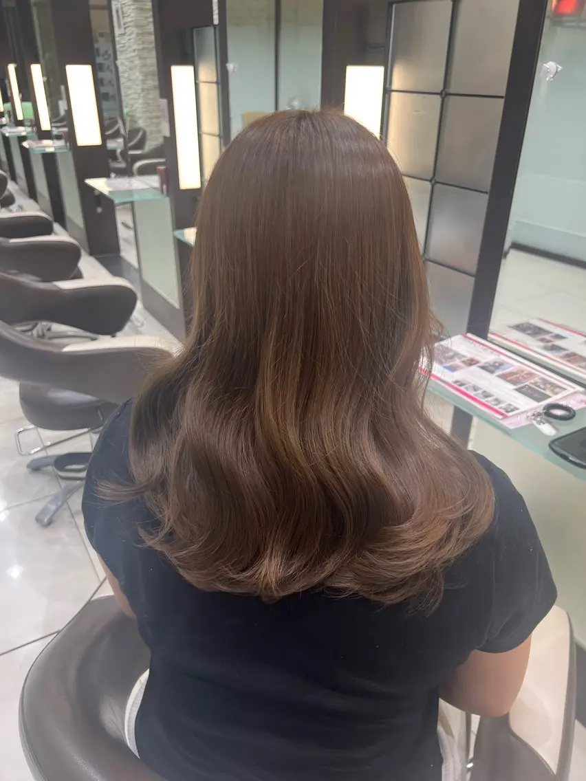 ミディアム ハイトーン/うる艶 カラー Mioのヘアスタイル